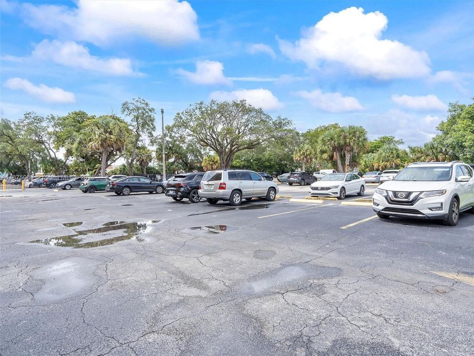 待售: $189,000 (1 贝兹, 1 浴室, 875 平方英尺)