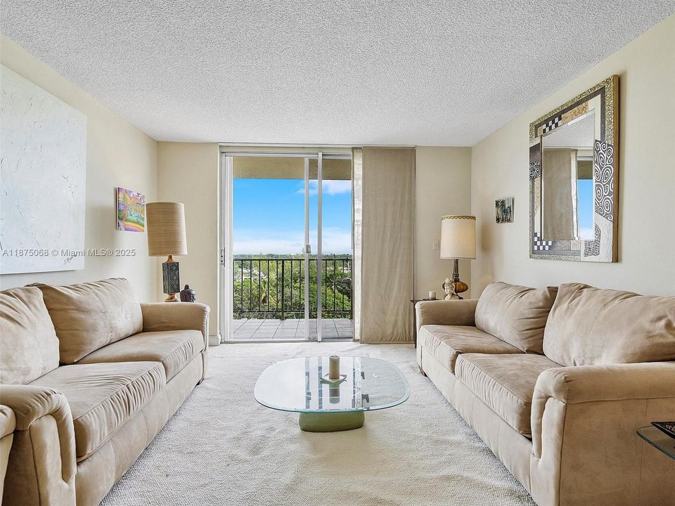 待售: $189,000 (1 贝兹, 1 浴室, 875 平方英尺)