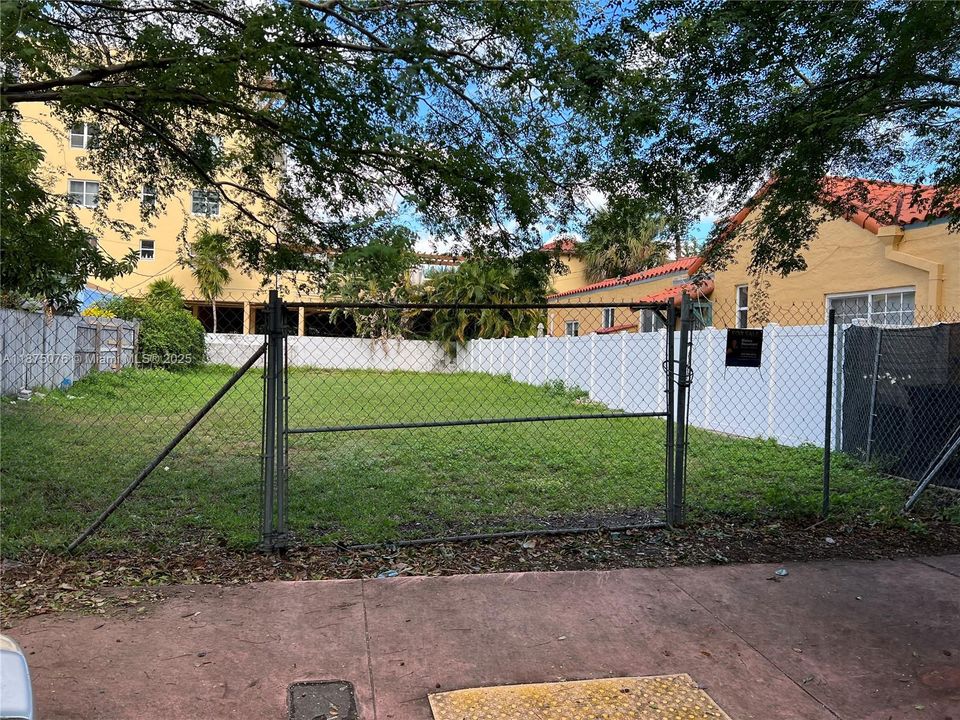 For Sale: $2,600,000 (4,000.00 acres)