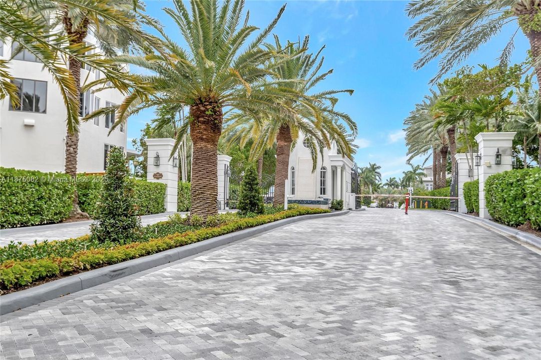 For Sale: $9,999,999 (4 beds, 5 baths, 5319 Square Feet)