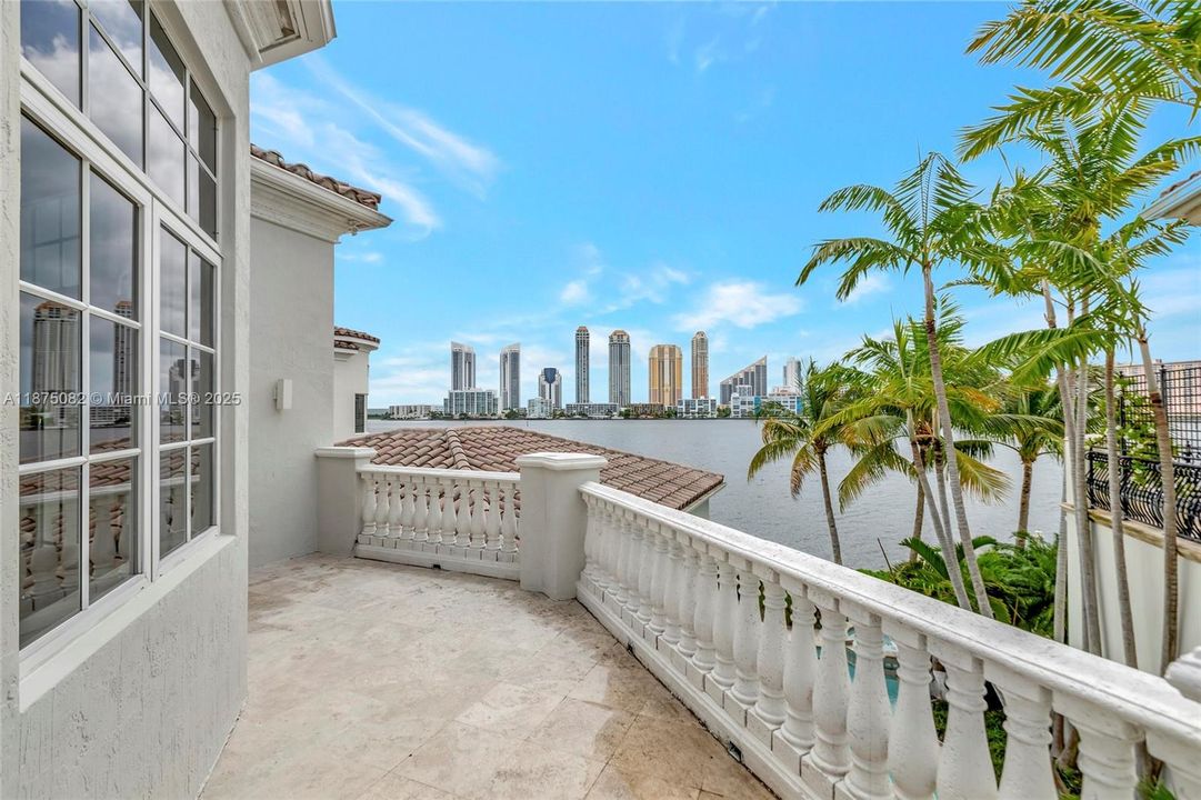 For Sale: $9,999,999 (4 beds, 5 baths, 5319 Square Feet)