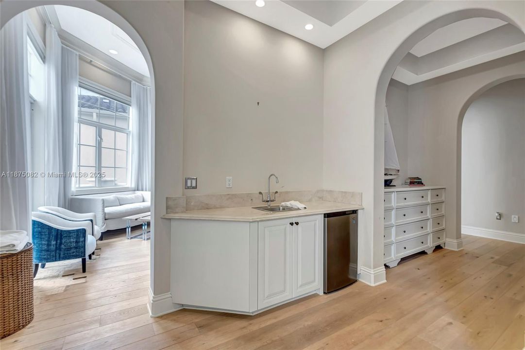 For Sale: $9,999,999 (4 beds, 5 baths, 5319 Square Feet)