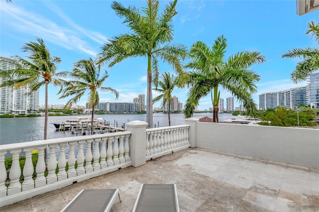 For Sale: $9,999,999 (4 beds, 5 baths, 5319 Square Feet)