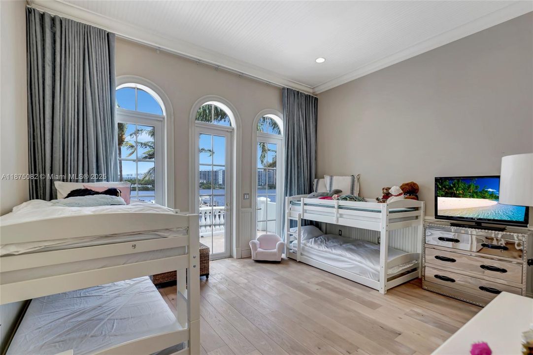 For Sale: $9,999,999 (4 beds, 5 baths, 5319 Square Feet)