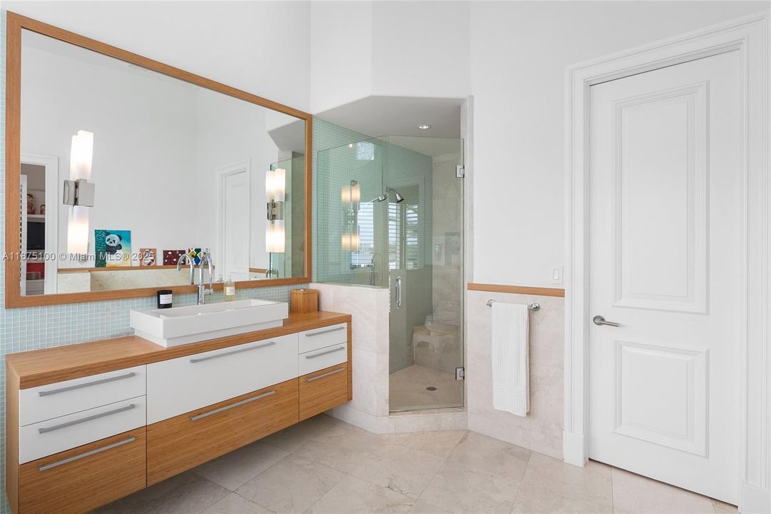 Vendido Recientemente: $14,995,000 (5 camas, 6 baños, 7796 Pies cuadrados)