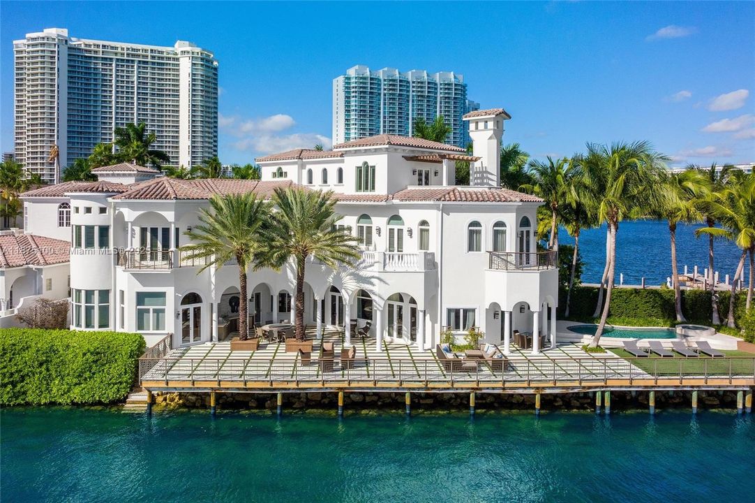 Vendido Recientemente: $14,995,000 (5 camas, 6 baños, 7796 Pies cuadrados)