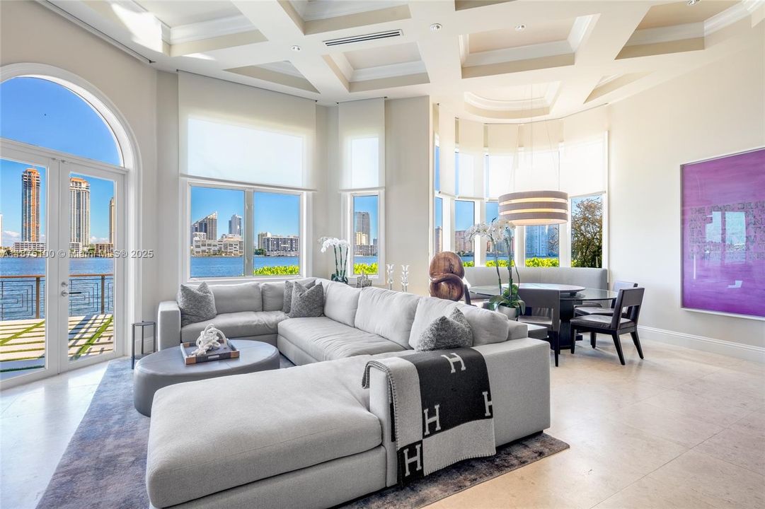 Vendido Recientemente: $14,995,000 (5 camas, 6 baños, 7796 Pies cuadrados)