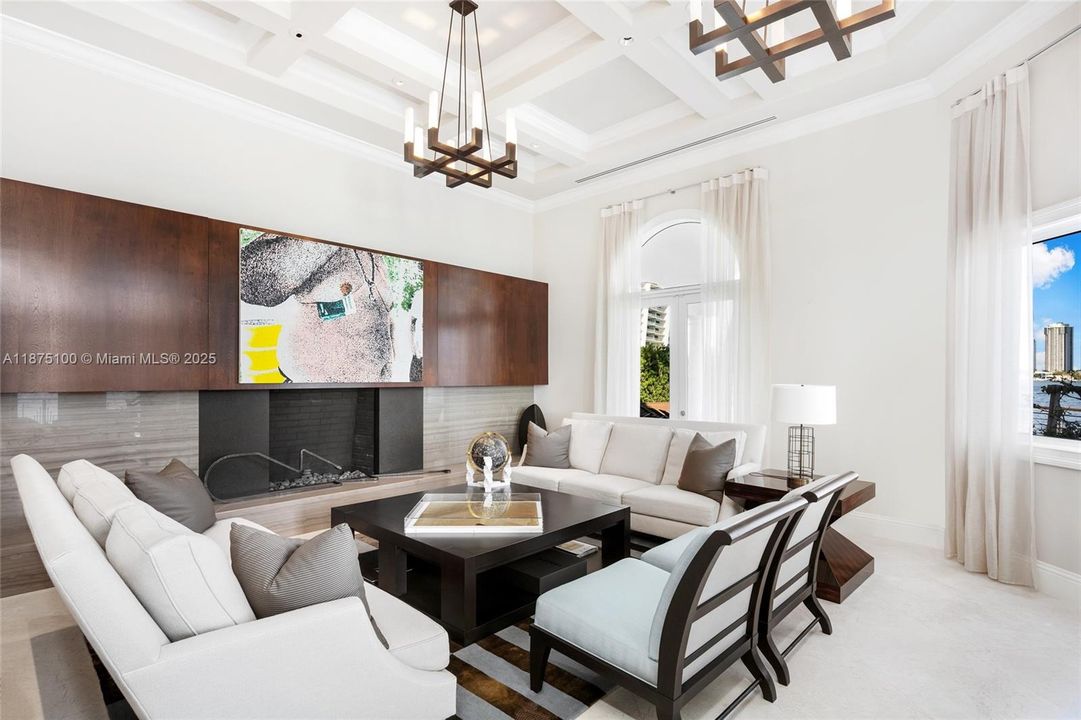 Vendido Recientemente: $14,995,000 (5 camas, 6 baños, 7796 Pies cuadrados)