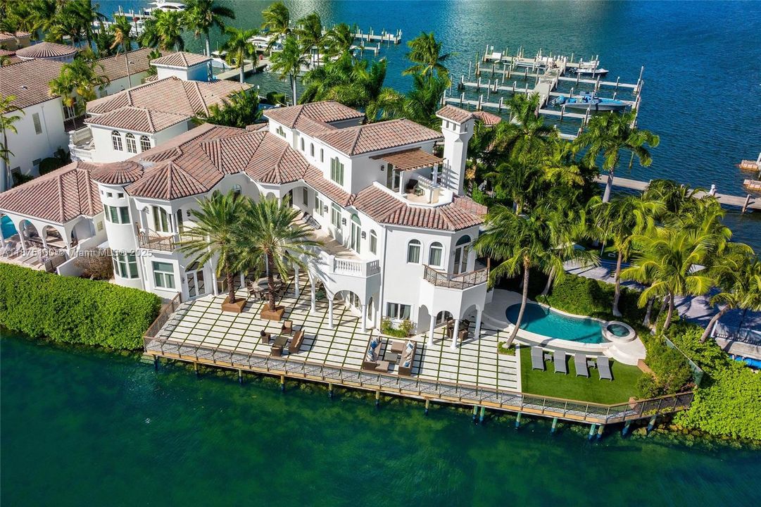 Vendido Recientemente: $14,995,000 (5 camas, 6 baños, 7796 Pies cuadrados)