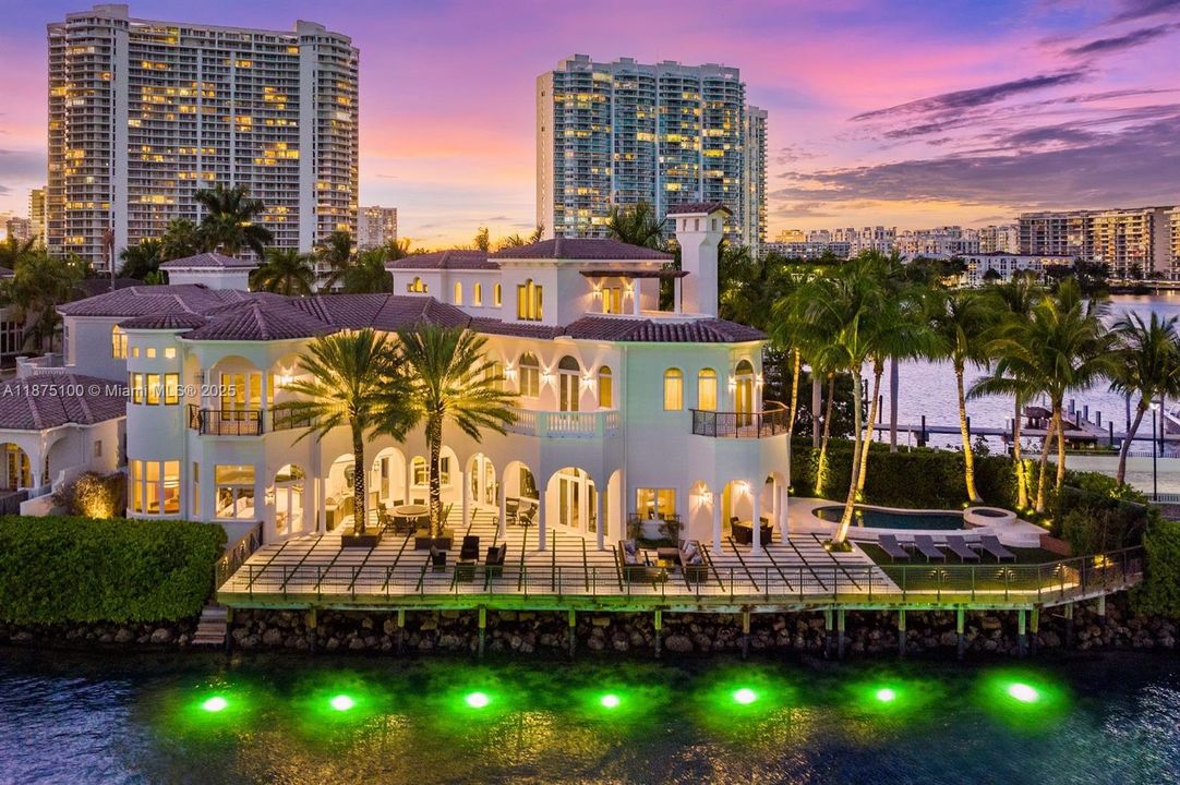 Vendido Recientemente: $14,995,000 (5 camas, 6 baños, 7796 Pies cuadrados)