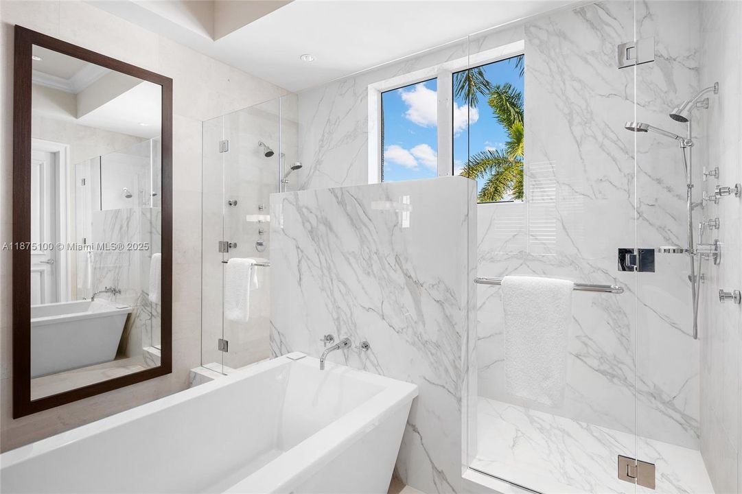 Vendido Recientemente: $14,995,000 (5 camas, 6 baños, 7796 Pies cuadrados)