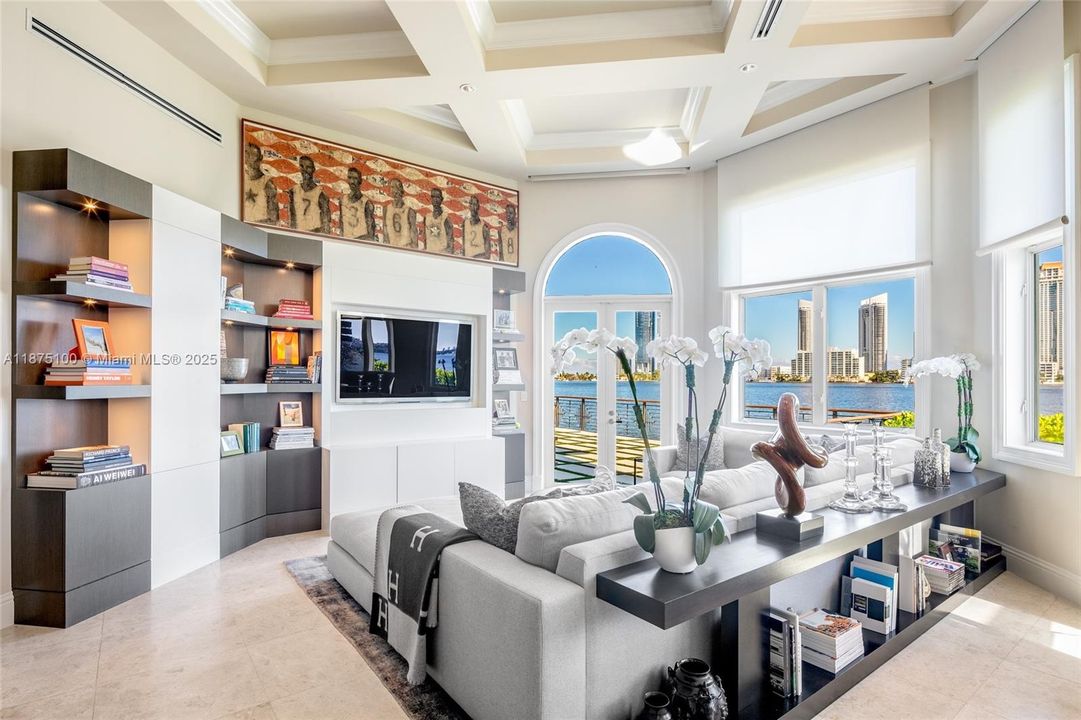 Vendido Recientemente: $14,995,000 (5 camas, 6 baños, 7796 Pies cuadrados)