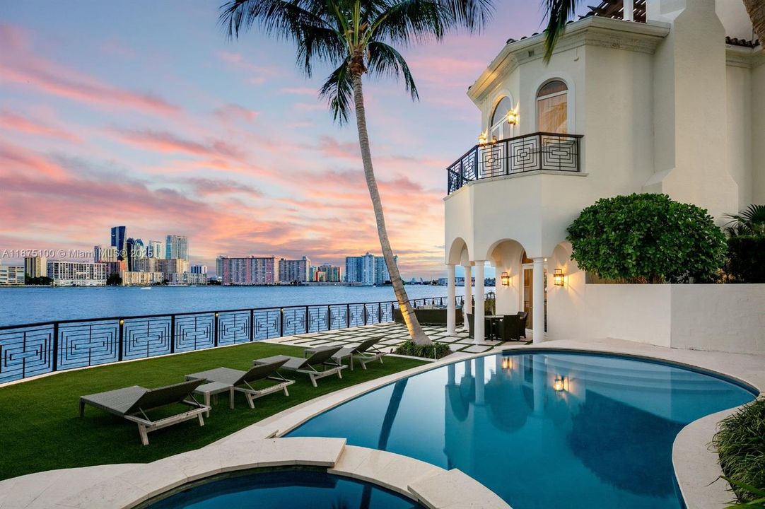 Vendido Recientemente: $14,995,000 (5 camas, 6 baños, 7796 Pies cuadrados)