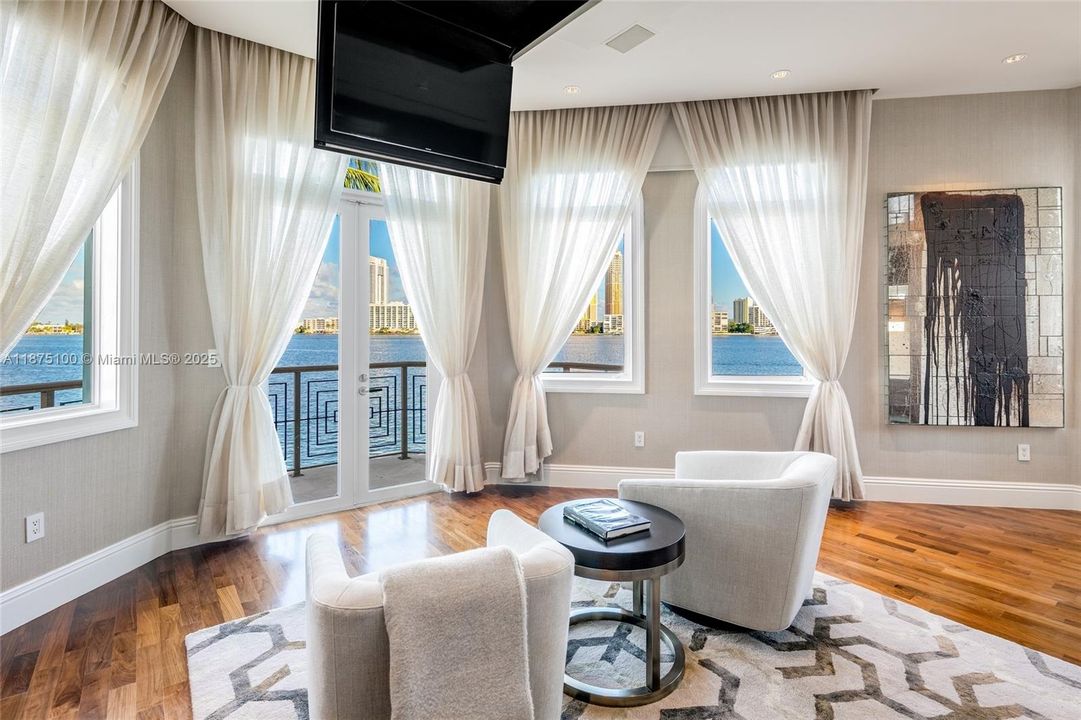 Vendido Recientemente: $14,995,000 (5 camas, 6 baños, 7796 Pies cuadrados)