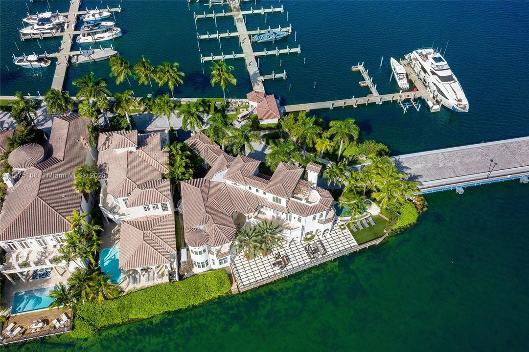Vendido Recientemente: $14,995,000 (5 camas, 6 baños, 7796 Pies cuadrados)