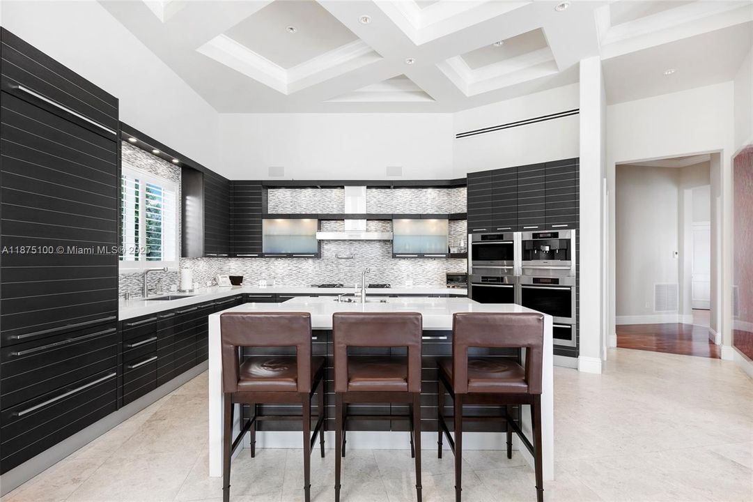Vendido Recientemente: $14,995,000 (5 camas, 6 baños, 7796 Pies cuadrados)