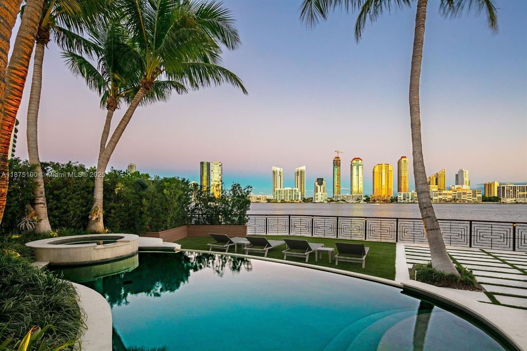 Vendido Recientemente: $14,995,000 (5 camas, 6 baños, 7796 Pies cuadrados)