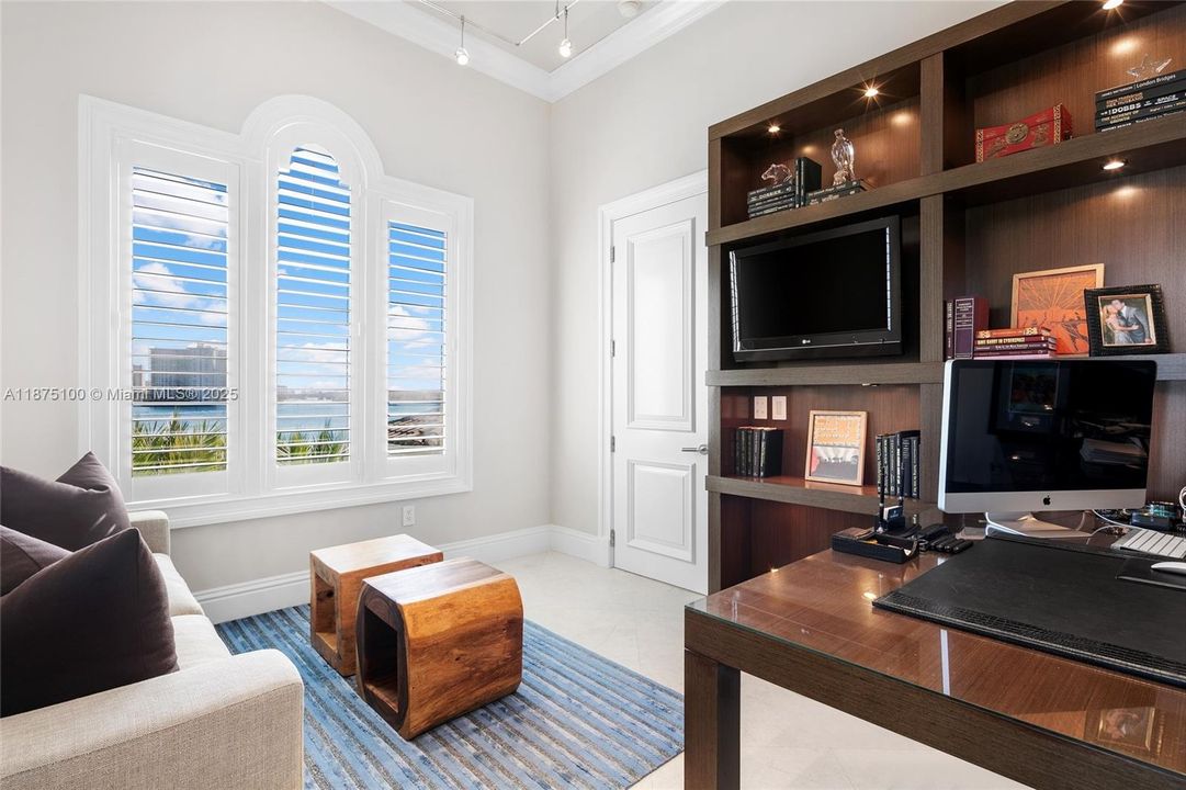 Vendido Recientemente: $14,995,000 (5 camas, 6 baños, 7796 Pies cuadrados)