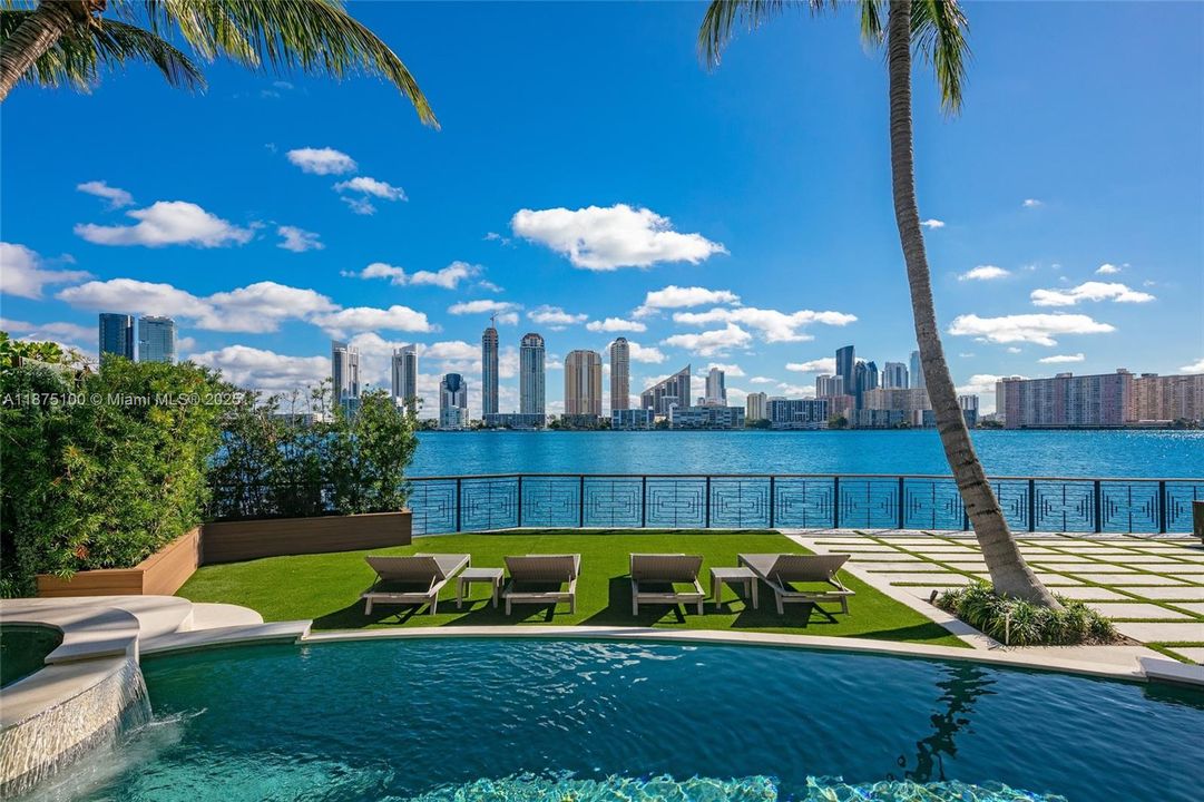 Vendido Recientemente: $14,995,000 (5 camas, 6 baños, 7796 Pies cuadrados)