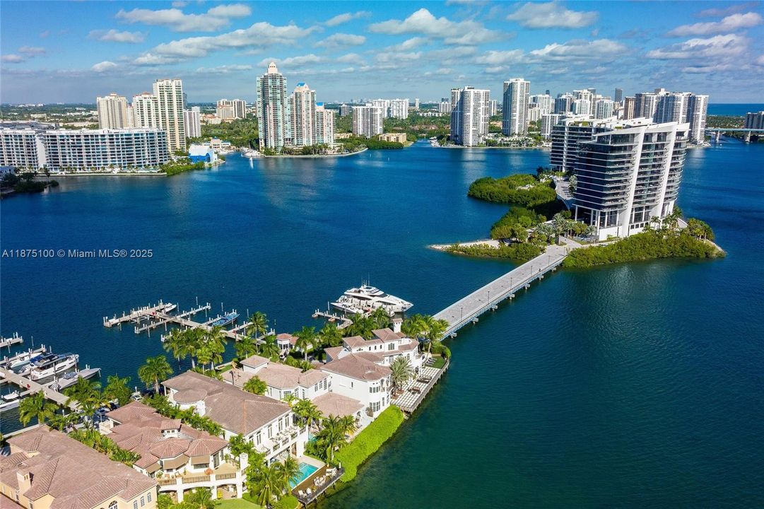 Vendido Recientemente: $14,995,000 (5 camas, 6 baños, 7796 Pies cuadrados)