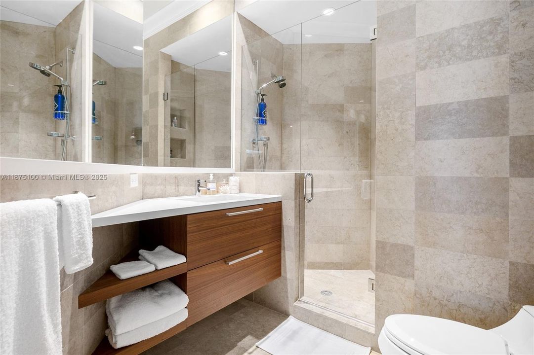 Vendido Recientemente: $14,995,000 (5 camas, 6 baños, 7796 Pies cuadrados)