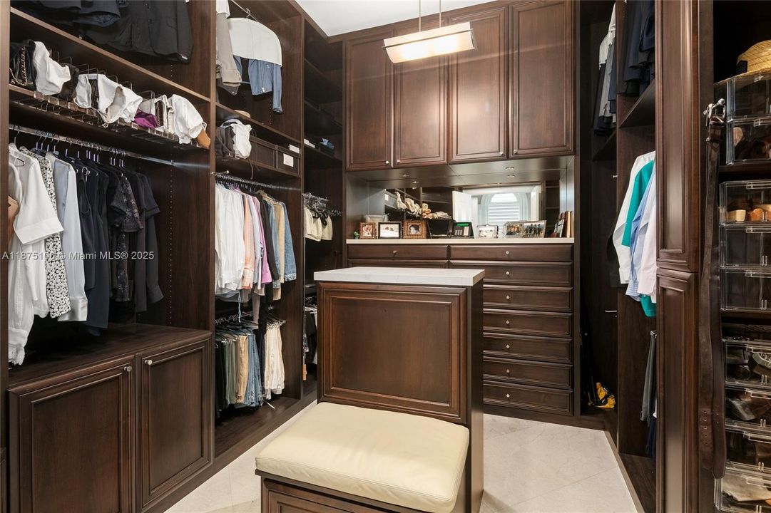 Vendido Recientemente: $14,995,000 (5 camas, 6 baños, 7796 Pies cuadrados)