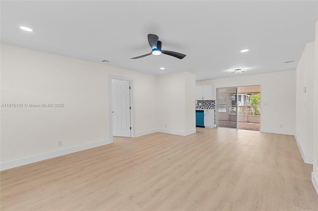Recently Sold: $353,000 (3 beds, 2 baths, 1134 Square Feet)