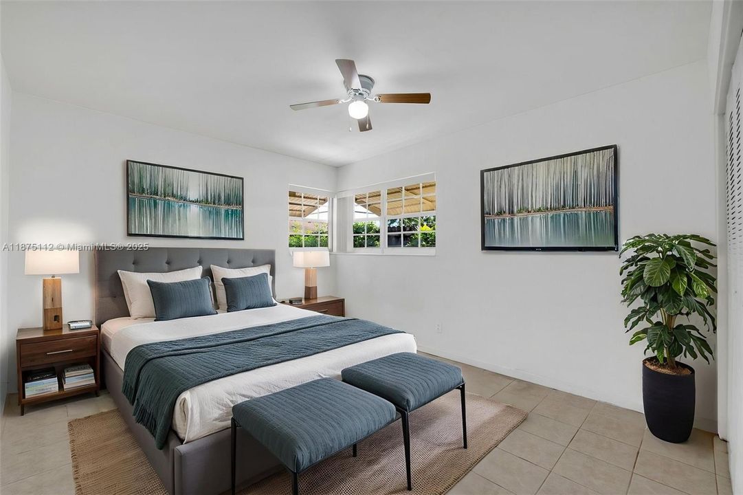 Под контрактом: $319,900 (2 спален, 1 ванн, 880 Квадратных фут)