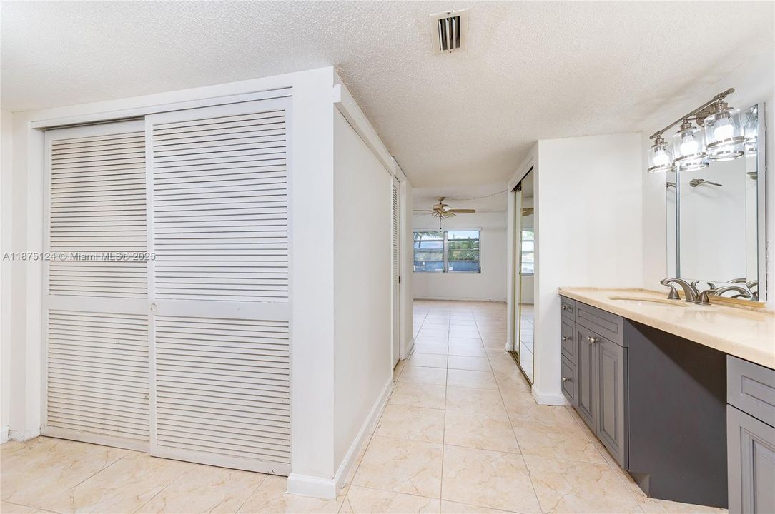 Active With Contract: $180,000 (2 beds, 2 baths, 1321 Square Feet)