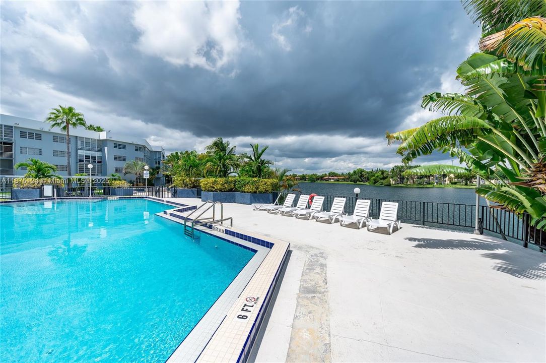 Active With Contract: $180,000 (2 beds, 2 baths, 1321 Square Feet)