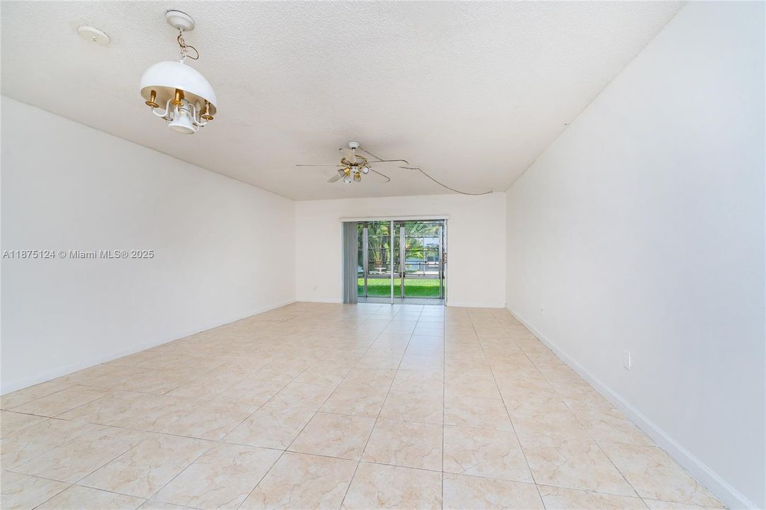 Active With Contract: $180,000 (2 beds, 2 baths, 1321 Square Feet)