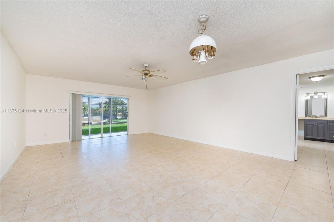 Active With Contract: $180,000 (2 beds, 2 baths, 1321 Square Feet)