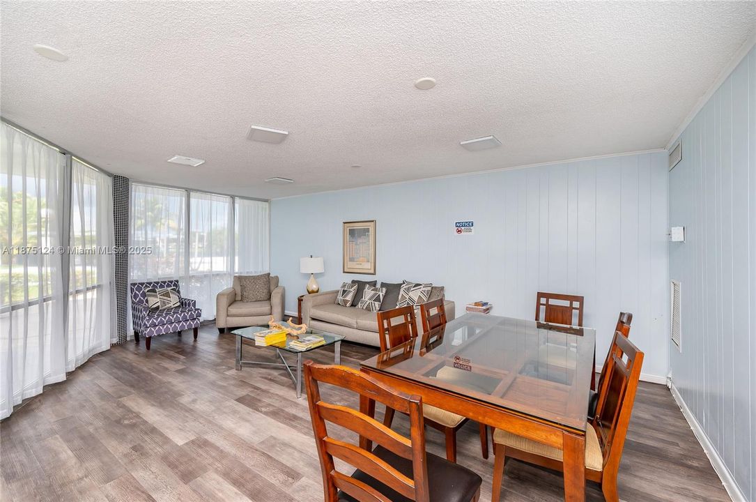 Active With Contract: $180,000 (2 beds, 2 baths, 1321 Square Feet)