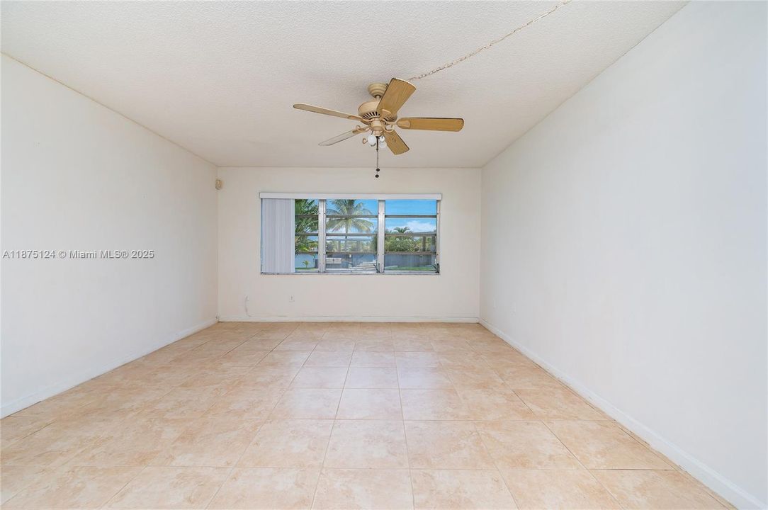 Active With Contract: $180,000 (2 beds, 2 baths, 1321 Square Feet)
