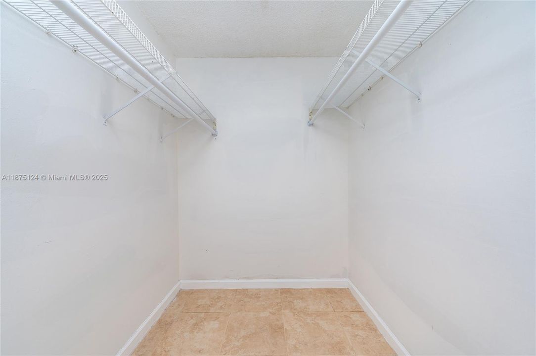 Active With Contract: $180,000 (2 beds, 2 baths, 1321 Square Feet)