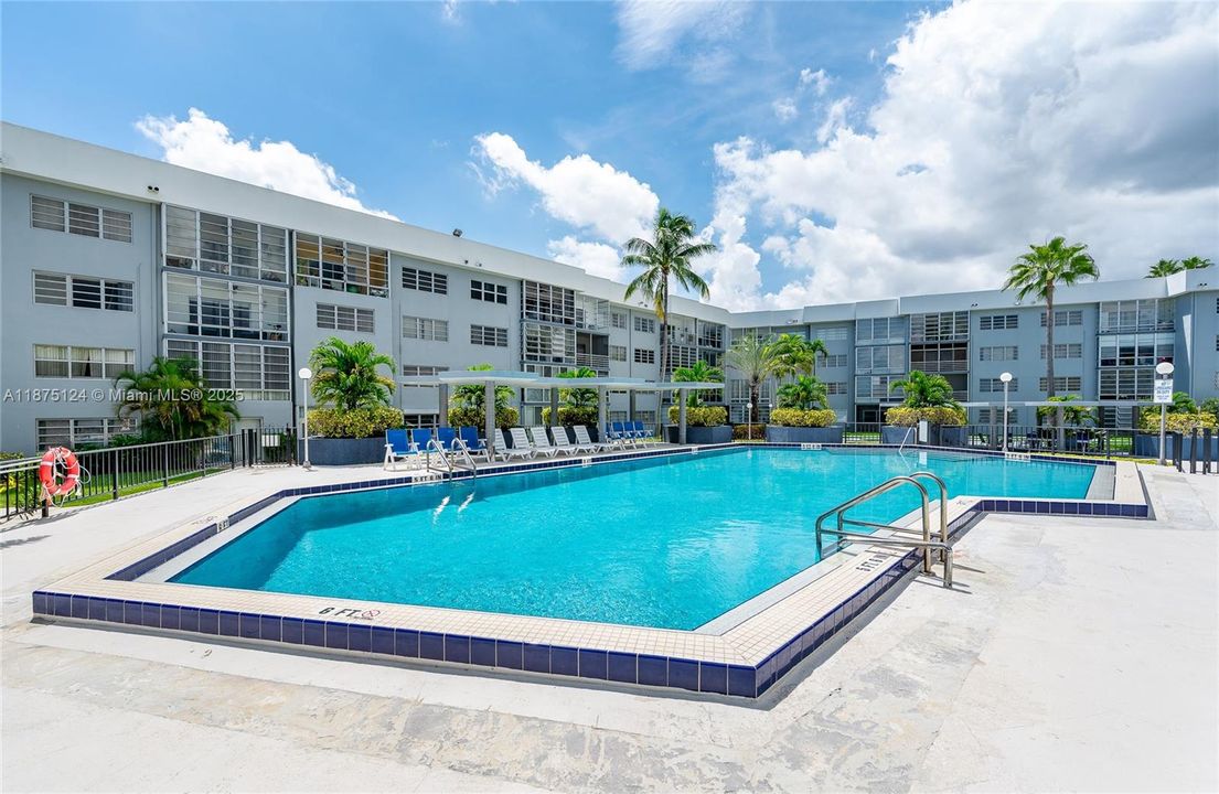 Active With Contract: $180,000 (2 beds, 2 baths, 1321 Square Feet)