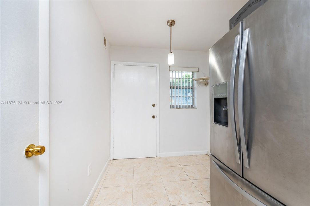 Active With Contract: $180,000 (2 beds, 2 baths, 1321 Square Feet)
