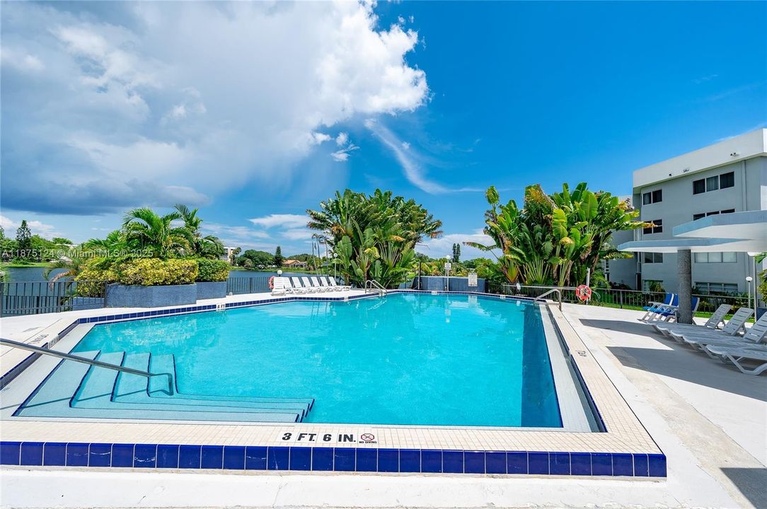 Active With Contract: $180,000 (2 beds, 2 baths, 1321 Square Feet)