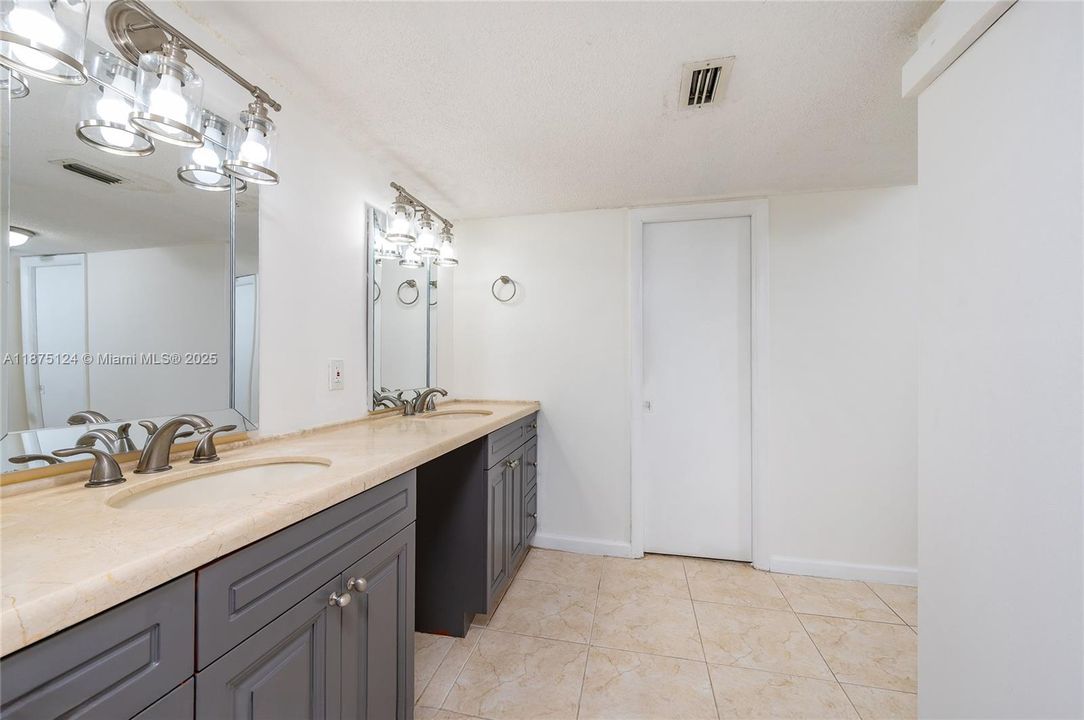 Active With Contract: $180,000 (2 beds, 2 baths, 1321 Square Feet)