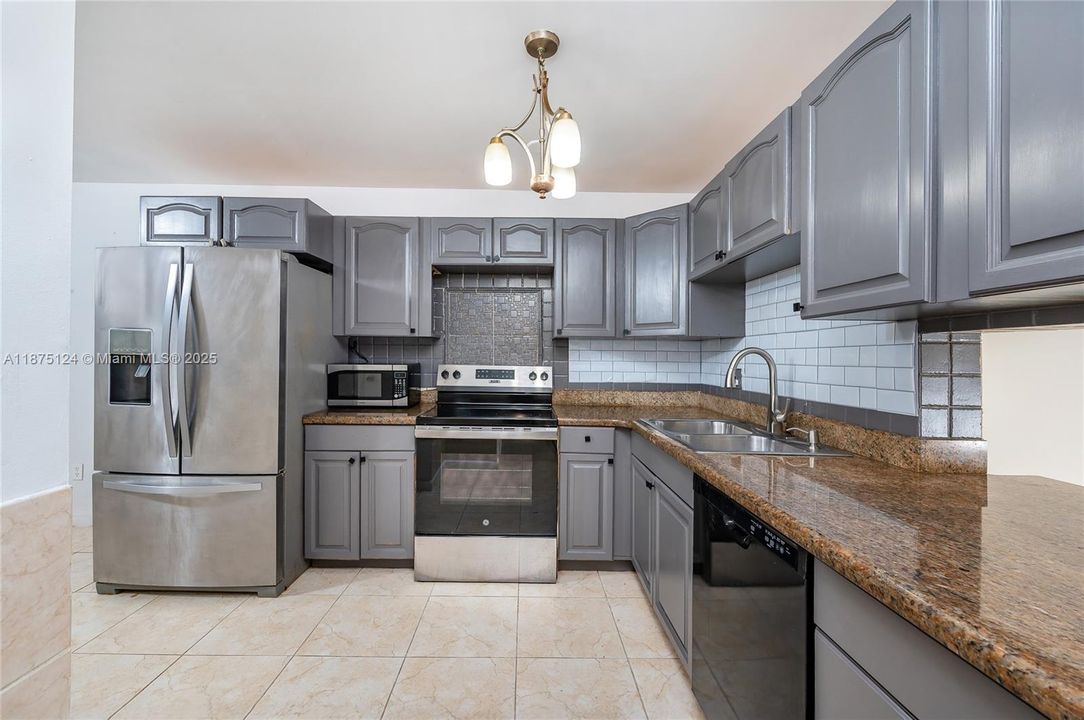 Active With Contract: $180,000 (2 beds, 2 baths, 1321 Square Feet)