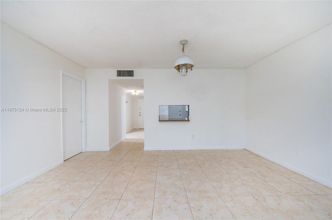 Active With Contract: $180,000 (2 beds, 2 baths, 1321 Square Feet)