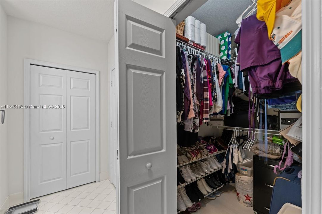 Active With Contract: $2,450 (3 beds, 2 baths, 1258 Square Feet)