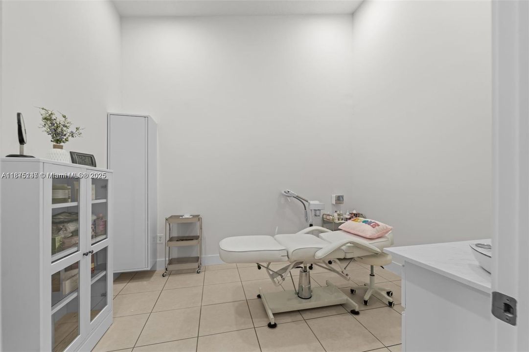 Active With Contract: $2,450 (3 beds, 2 baths, 1258 Square Feet)