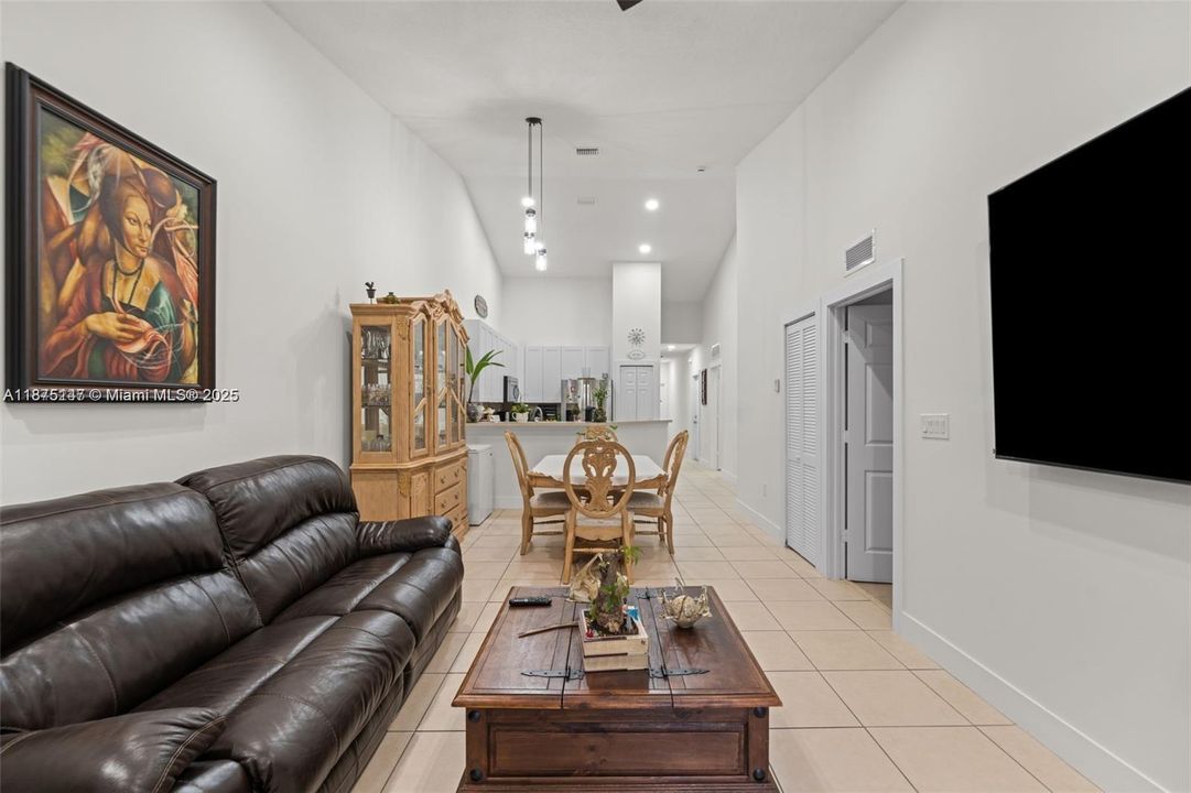 Active With Contract: $2,450 (3 beds, 2 baths, 1258 Square Feet)