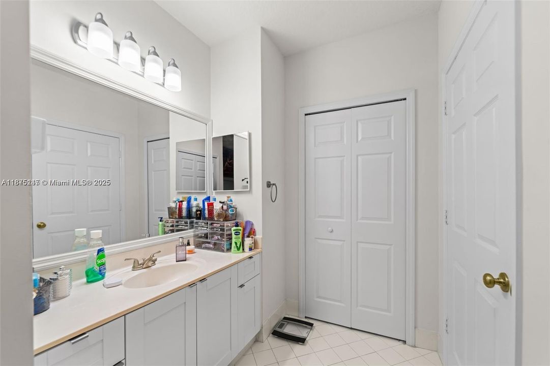 Active With Contract: $2,450 (3 beds, 2 baths, 1258 Square Feet)