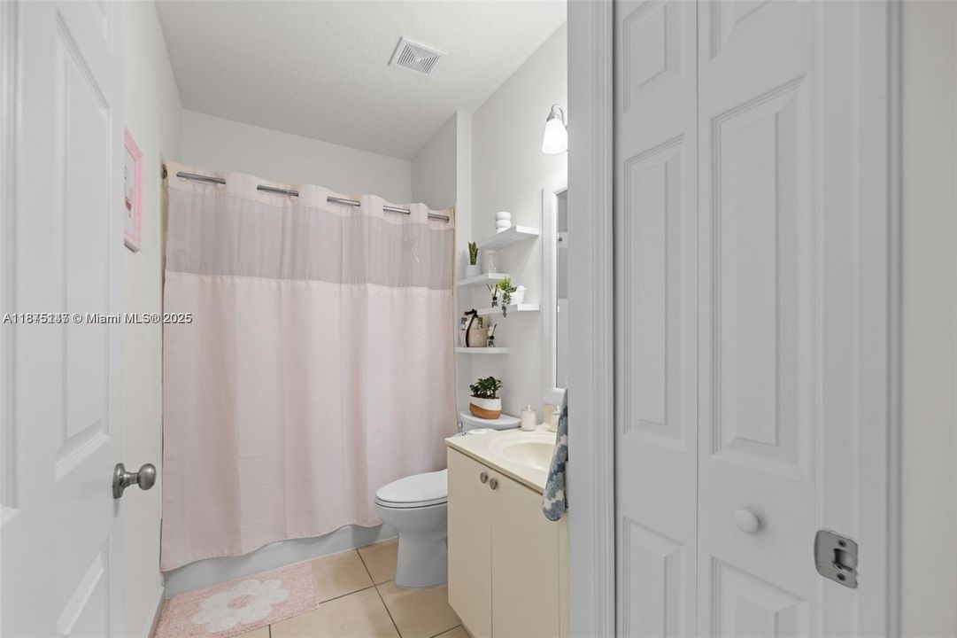 Active With Contract: $2,450 (3 beds, 2 baths, 1258 Square Feet)