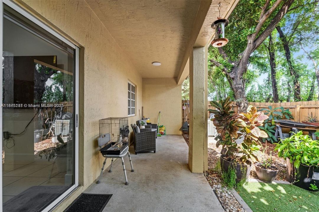 Active With Contract: $2,450 (3 beds, 2 baths, 1258 Square Feet)