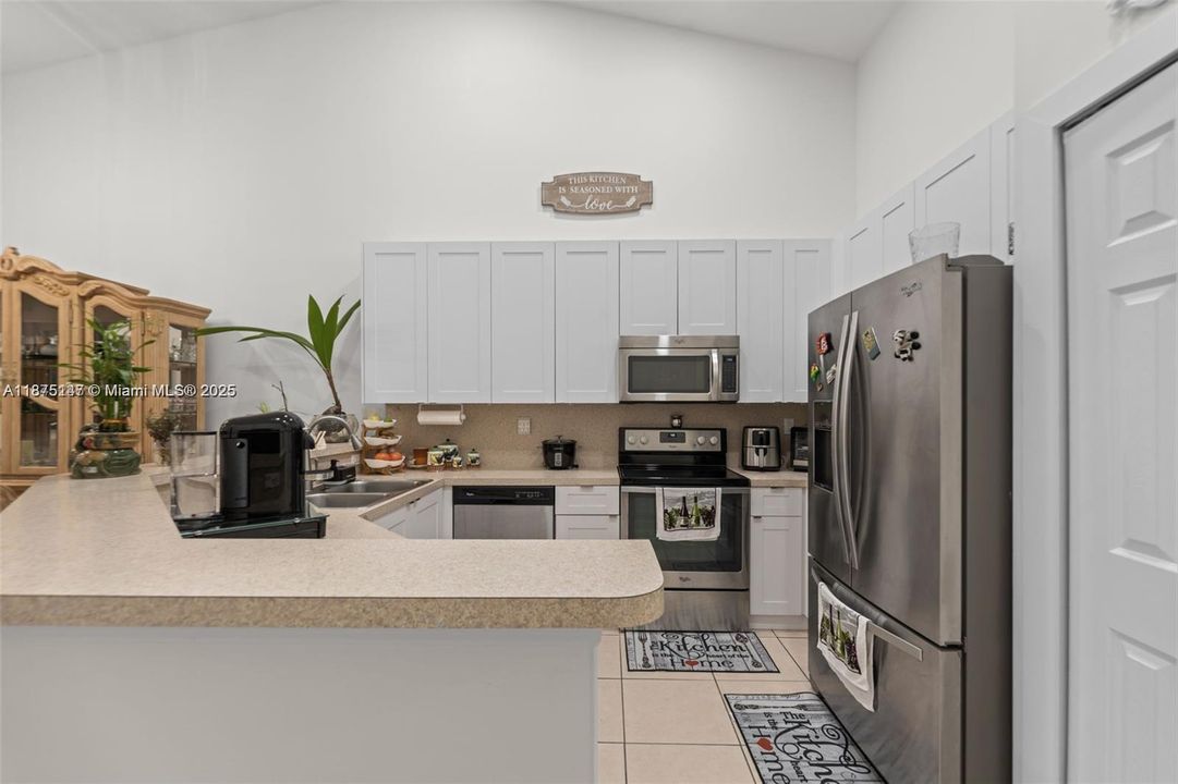 Active With Contract: $2,450 (3 beds, 2 baths, 1258 Square Feet)