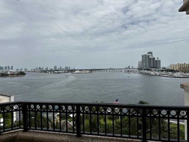 For Sale: $13,500,000 (3 beds, 3 baths, 3667 Square Feet)