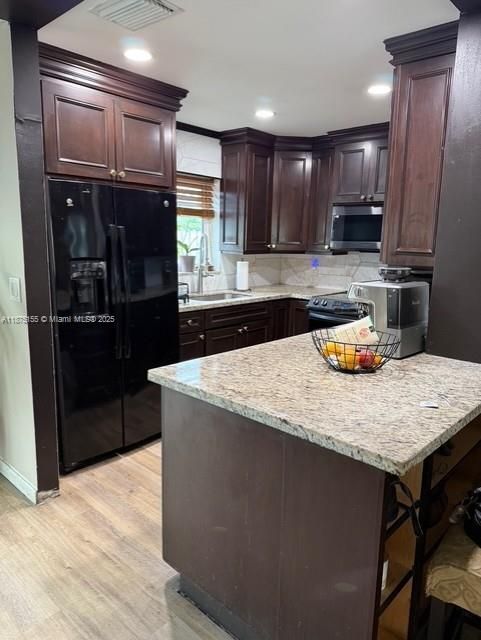 合同活跃: $364,000 (3 贝兹, 2 浴室, 1518 平方英尺)